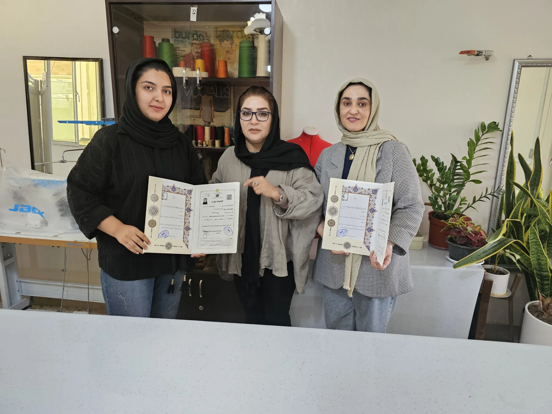 جمعی از هنرجویان طاهادوخت